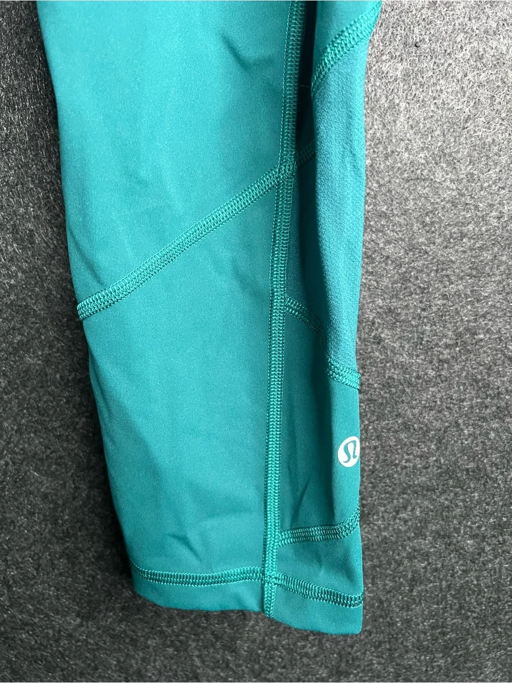 Lululemon Pace Rival Crop Full-On Luxtreme 22